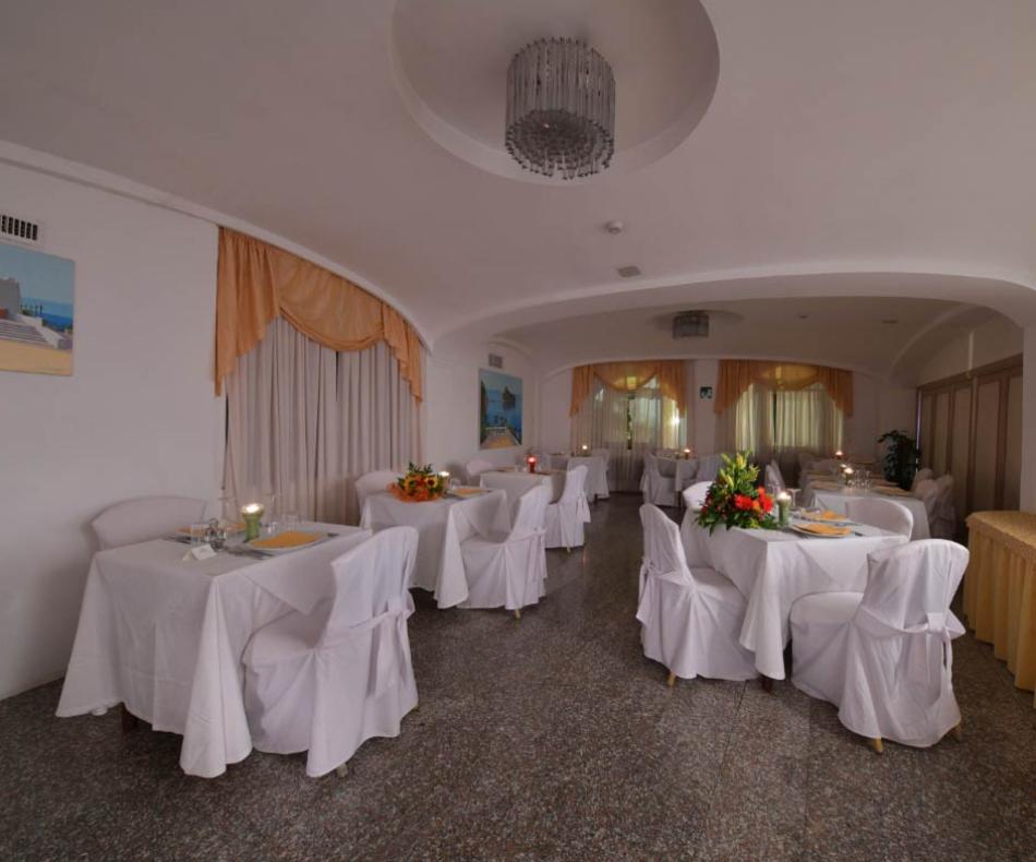 hotelischiatermepresident en restaurant 007